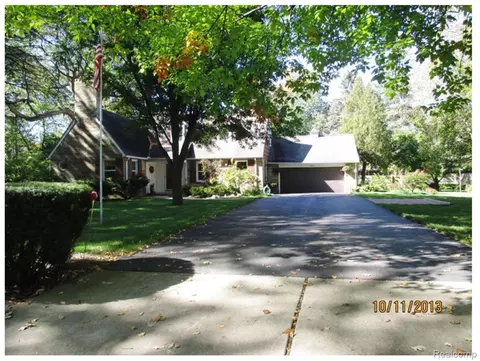 2424 Dayton Dr, Ann Arbor, MI 48108