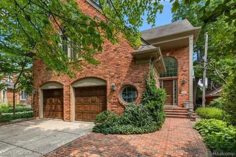 765 Chester St, Birmingham, MI 48009