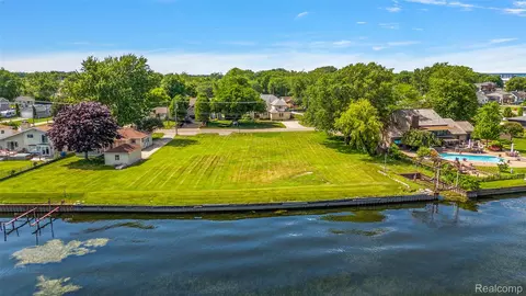 39196 Lakeshore Dr, Harrison, MI 48045