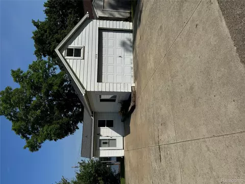 256 Oglethorpe Dr, Elba, MI 48446