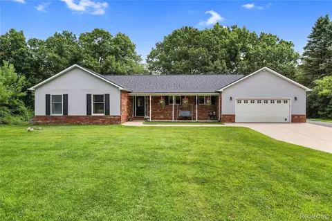 9587 Harmon Ln, Green Oak, MI 48178