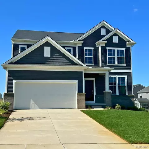 2732 Dunes Ct, Milford, MI 48381