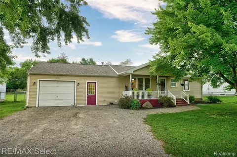 2107 Hillsdale Dr, Davison, MI 48423