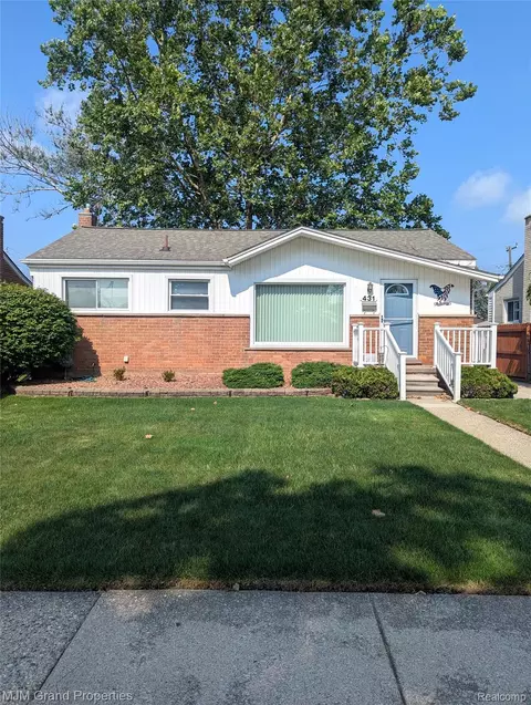 431 Deering St, Garden City, MI 48135