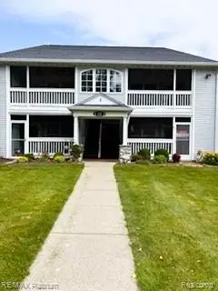 12484 Saint Andrews Way #38, Fenton, MI 48430