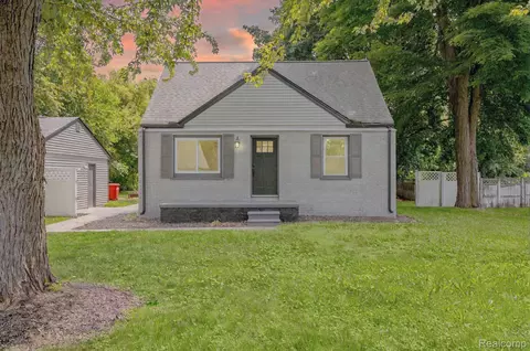 38488 Elmite St, Harrison, MI 48045