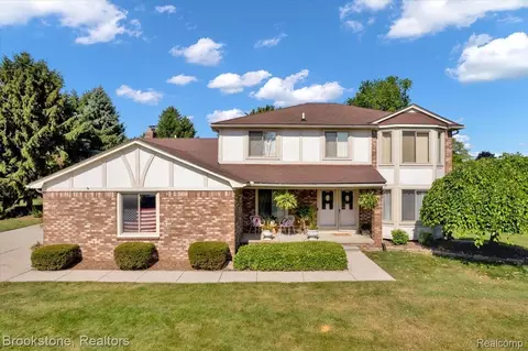 46655 Spruce Dr, Shelby Township, MI 48315