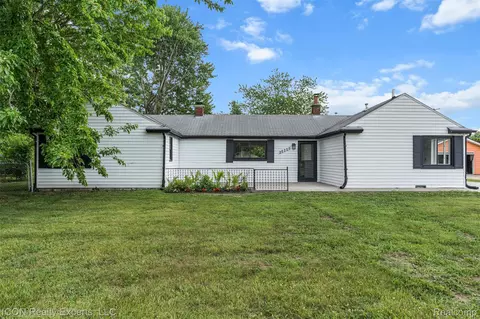 30350 Normal St, Roseville, MI 48066