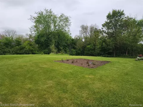 20 Stout St, Pontiac, MI 48341