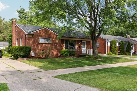 9053 Harrison St, Livonia, MI 48150