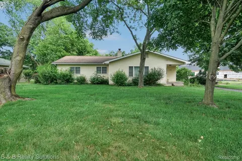 3423 Nichols Rd, Auburn Hills, MI 48326