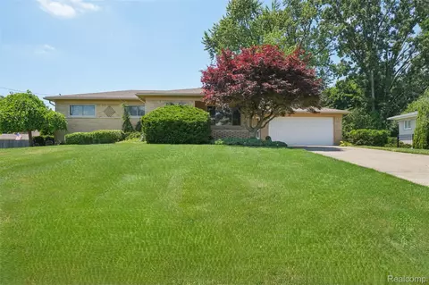 54829 Starlite Dr, Shelby Township, MI 48316