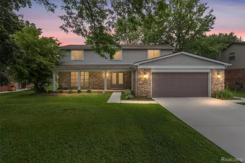 684 Abbey Ct, Rochester Hills, MI 48307