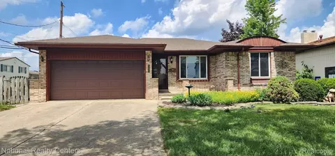 12875 Canterbury Dr, Sterling Heights, MI 48312
