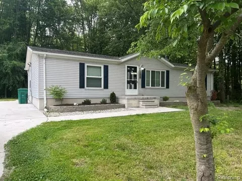 27665 Hiller St, Harrison, MI 48045