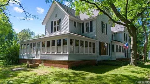 5390 Oak Hill Rd, Independence, MI 48348