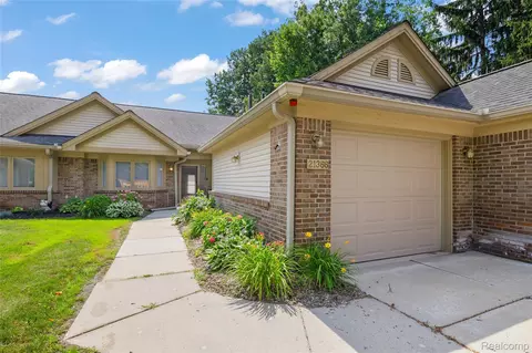 21366 Mulberry Ct, Farmington Hills, MI 48336