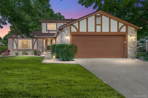 23719 Harvest Ct, Novi, MI 48375