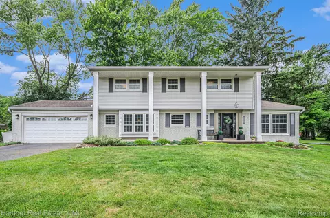 30176 Pipers Lane Ct, Farmington Hills, MI 48334