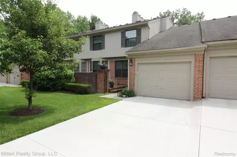 7120 Nottingham Ct, West Bloomfield, MI 48322