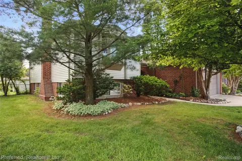 8530 Elmhurst St, Canton, MI 48187
