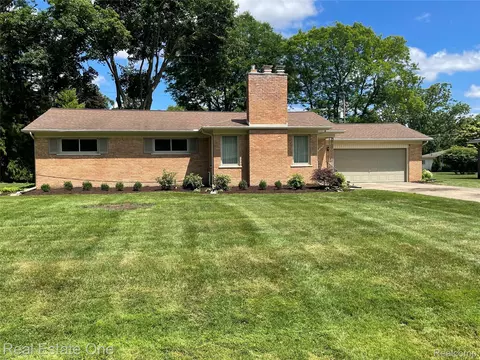 31920 Carlelder St, Beverly Hills, MI 48025