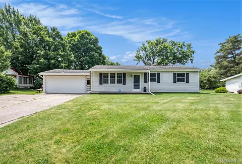 1285 Westwood Dr, Flint, MI 48532