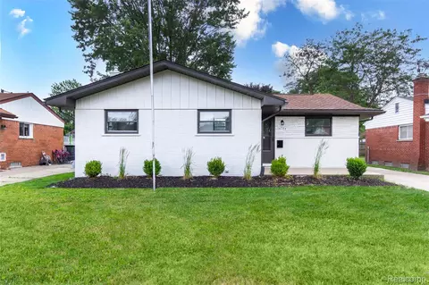 15444 Roycroft St, Roseville, MI 48066