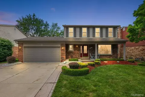 39573 Schroeder Dr, Clinton Township, MI 48038