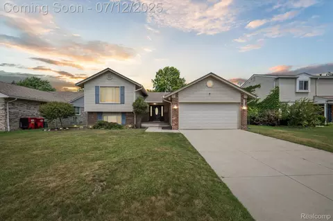 18333 Ash Creek Dr, Macomb, MI 48044