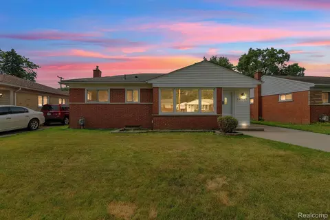 24567 Hayes St, Taylor, MI 48180