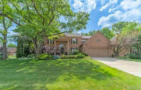 3197 Windwood Rd, West Bloomfield, MI 48324