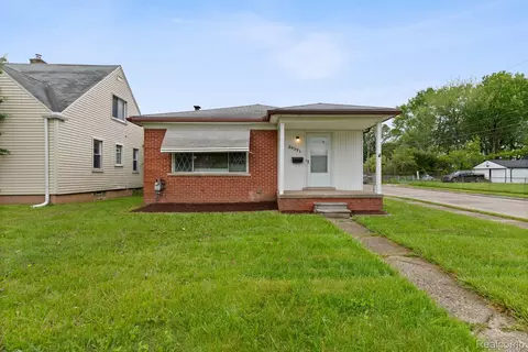 24371 Grove Ave, Eastpointe, MI 48021
