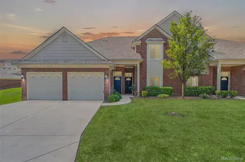 14261 Shadywood Dr, Sterling Heights, MI 48312