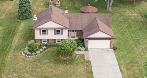 1306 Bishops Ter, Wixom, MI 48393