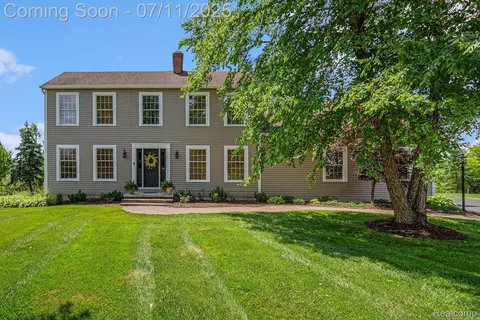 5436 Green Bank Dr, Grand Blanc, MI 48439
