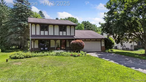 5224 Kristi Ln, Commerce, MI 48382