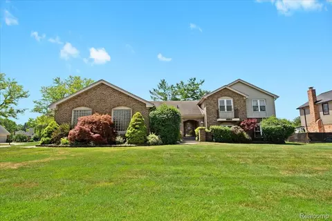 20213 Whitby Dr, Livonia, MI 48152