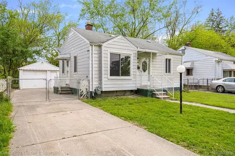 25960 Yale St, Inkster, MI 48141