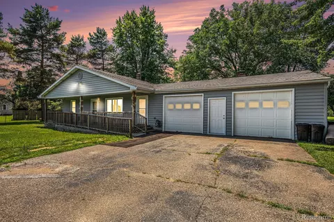 8233 N Genesee Rd, Mount Morris, MI 48458