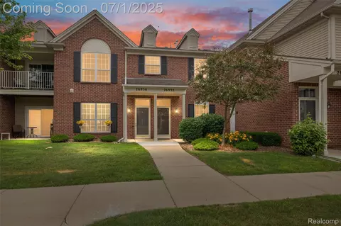 26952 Carrington Pl, Harrison, MI 48045