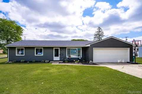 803 S Dayton St, Davison, MI 48423
