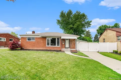 2890 Maxwell St, Trenton, MI 48183