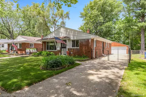 25416 Yale St S, Dearborn Heights, MI 48125