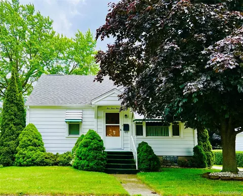 534 N Mary St, Marine City, MI 48039