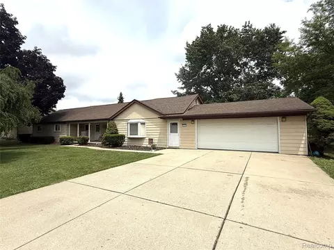 25830 Matilda Ave, Flat Rock, MI 48134