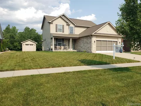 33873 Crooks St, Brownstown, MI 48173