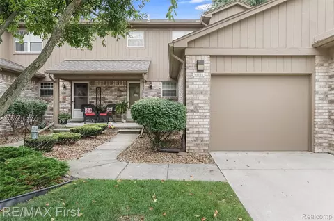 41545 Clinton Grove Dr, Clinton Township, MI 48038