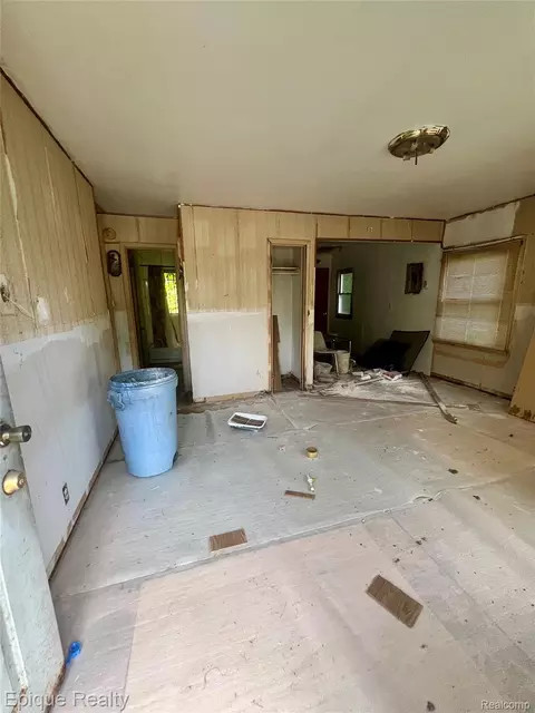 1218 E Piper Ave, Flint, MI 48505 photo 2