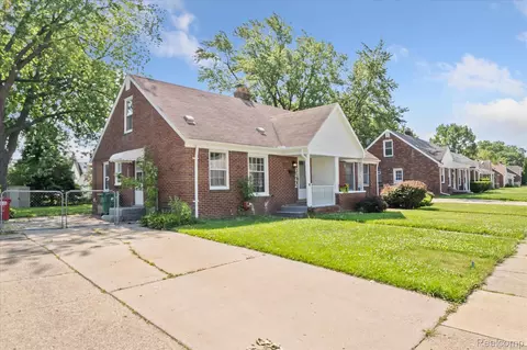 23772 Brittany Ave, Eastpointe, MI 48021